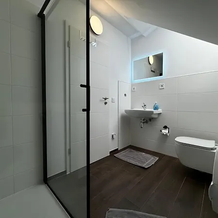 Appartement 120m² Nahe A1 - 4 Schlafzimmern - 2 Baeder - Grosse Wohnkueche - Grillplatz - Parkplatz *