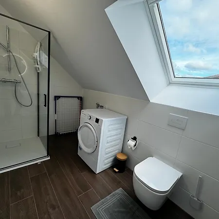Apartament 120m² Nahe A1 - 4 Schlafzimmern - 2 Baeder - Grosse Wohnkueche - Grillplatz - Parkplatz
