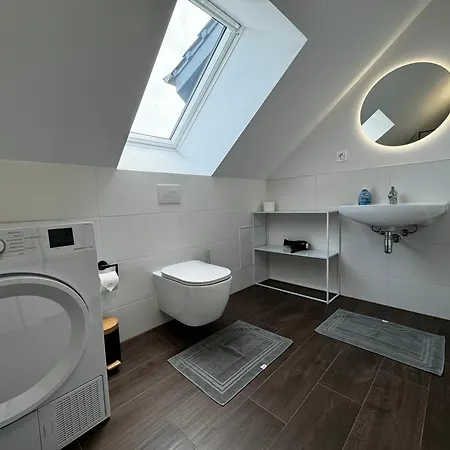 Appartement 120m² Nahe A1 - 4 Schlafzimmern - 2 Baeder - Grosse Wohnkueche - Grillplatz - Parkplatz *