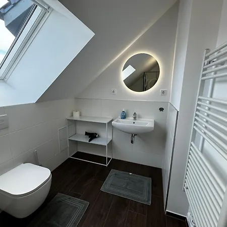 120m² Nahe A1 - 4 Schlafzimmern - 2 Baeder - Grosse Wohnkueche - Grillplatz - Parkplatz Appartement Siek